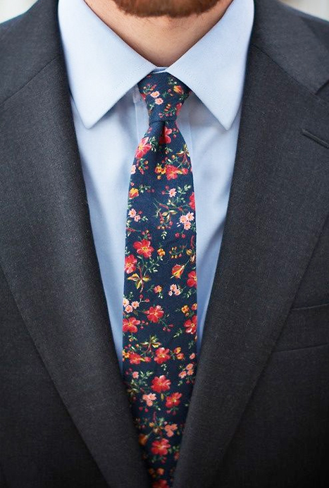 ربطة العنق يوم الاحد