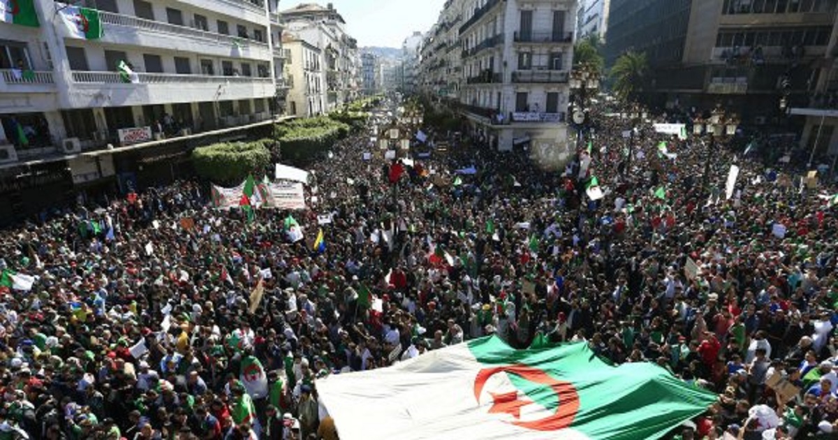 Le système de pouvoir en Algérie, ses différentes phases et ses contraintes
