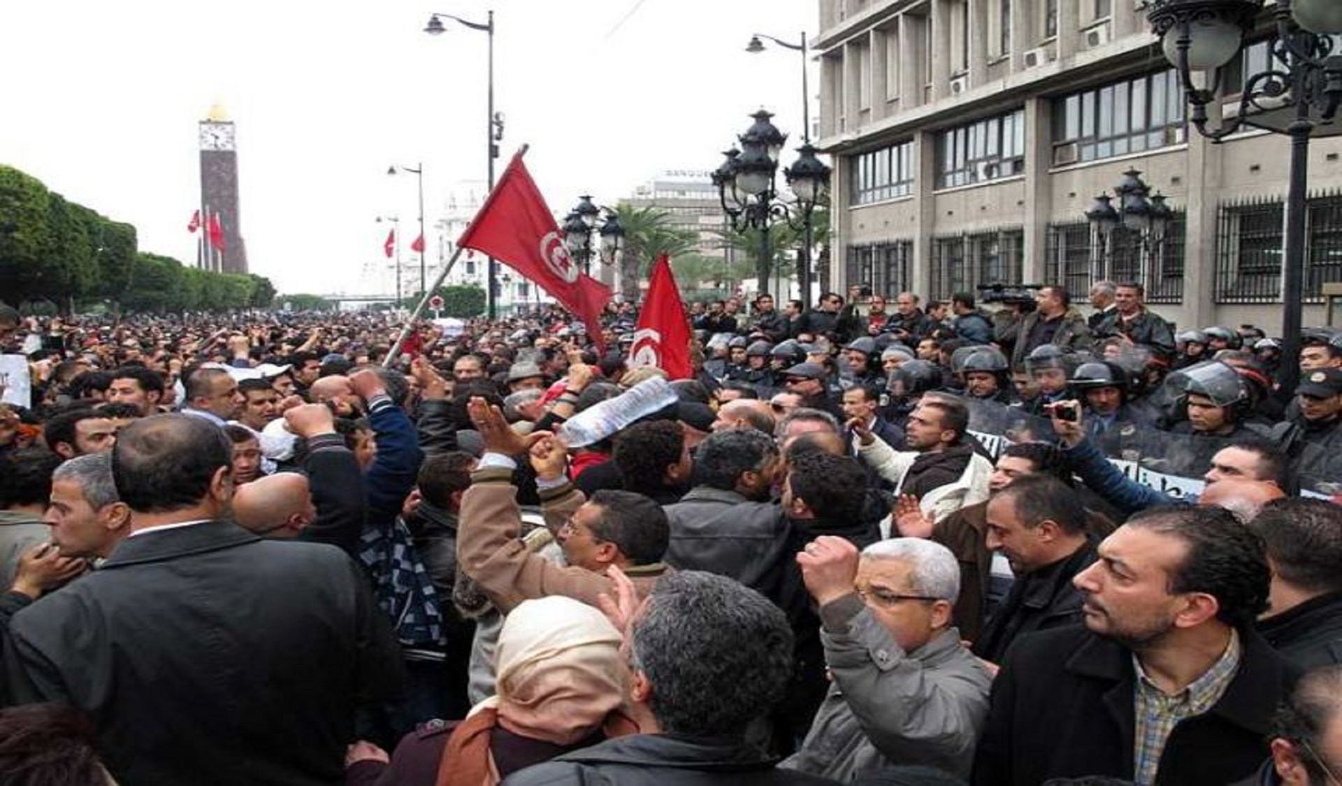 في كارثية الاطمئنان إلى وهم وجود قرار دولي برعاية الديمقراطية التونسية…