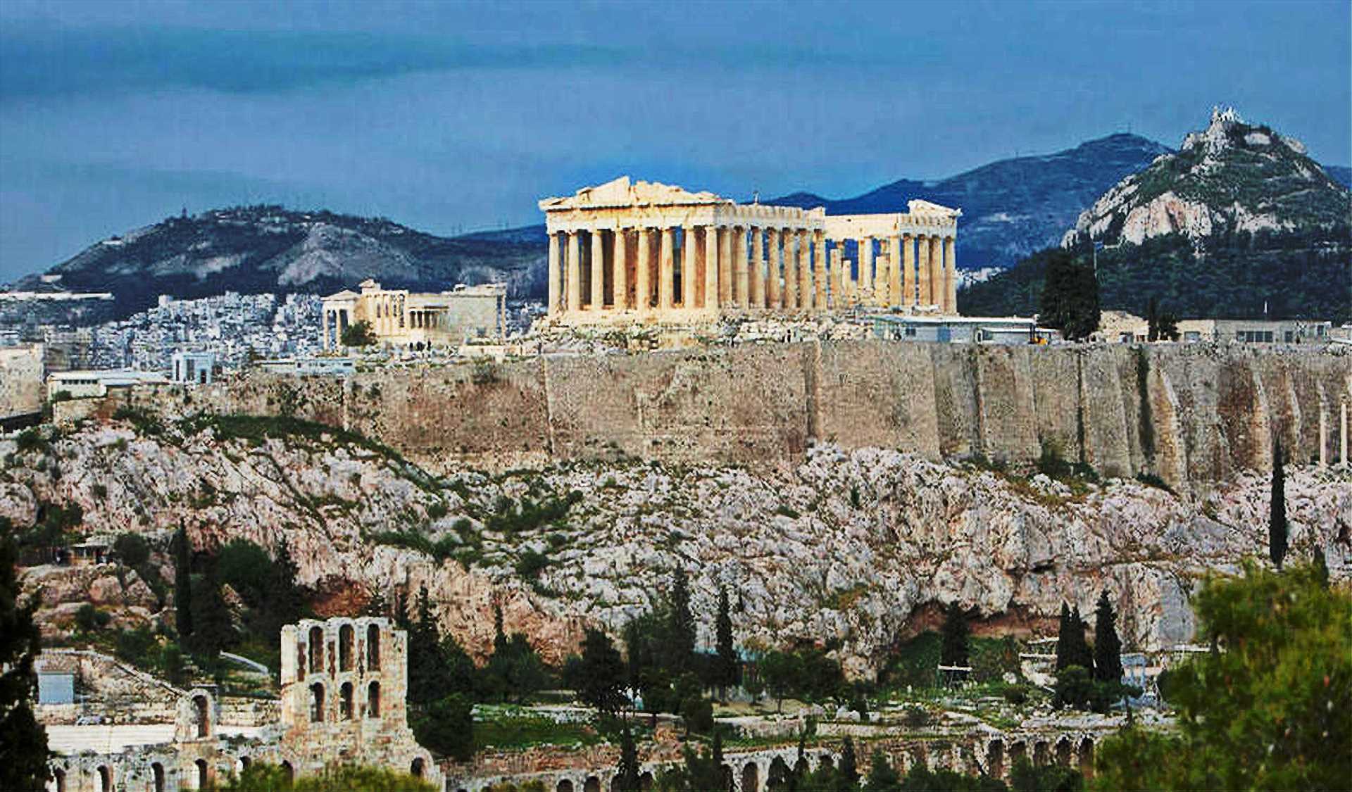 La Patrie de Platon et de Socrate tombe en ruine